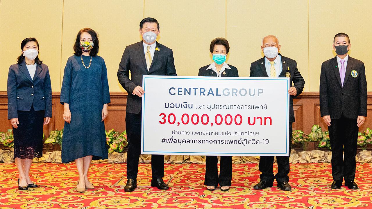 สู้โควิด ยุวดี จิราธิวัฒน์, สุพัตรา จิราธิวัฒน์ และ พิชัย จิราธิวัฒน์ มอบเงินสนับสนุน 30 ล้านบาท พร้อมอุปกรณ์การแพทย์ผ่านให้แก่ ศ.พญ.สมศรี เผ่าสวัสดิ์ เพื่อมอบให้ 20 โรงพยาบาล โดยมี พล.อ.ต.นพ.อิทธิพร คณะเจริญ มาร่วมมอบด้วย ที่แพทยสมาคมแห่งประเทศไทย วันก่อน.