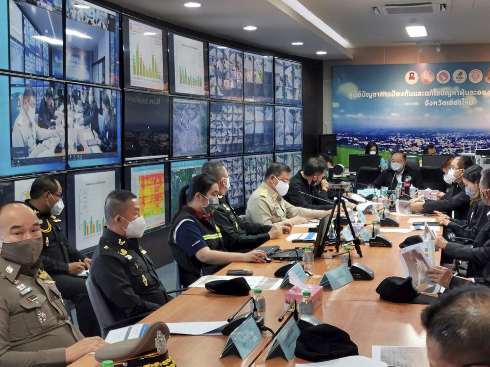 พล.อ.ประวิตร วงษ์สุวรรณ รองนายกรัฐมนตรี ลงไปประชุมหน่วยงานที่เกี่ยวข้องในการวางแผนดับไฟป่าภาคเหนือ โดยเฉพาะบนดอยสุเทพ จ.เชียงใหม่ ที่กลายเป็นปัญหาระดับชาติ บูรณาการให้ทุกฝ่ายร่วมมือกัน.