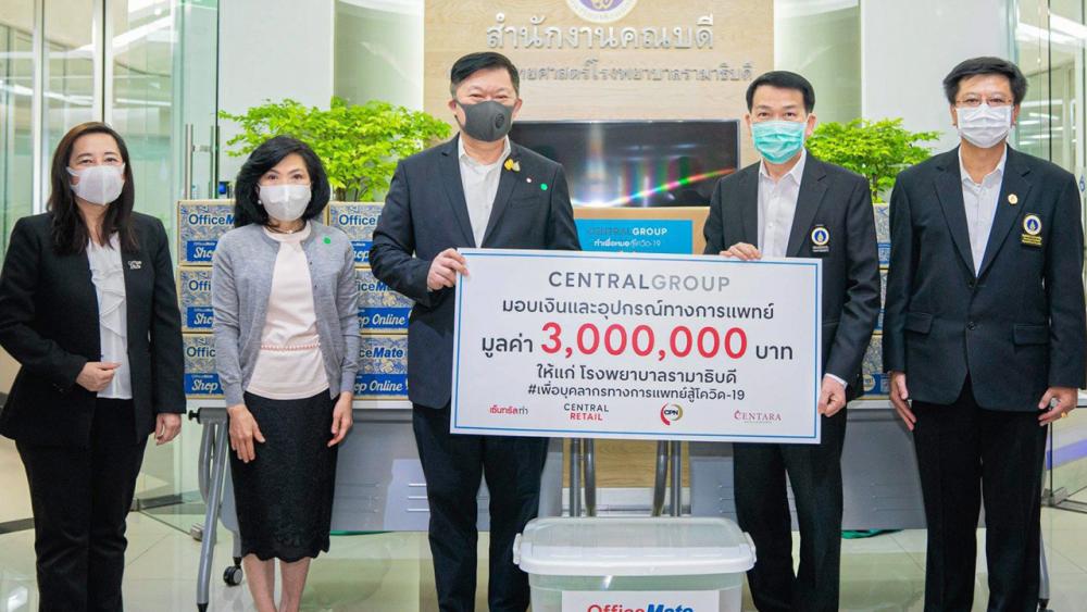 เพื่อคุณหมอ พิชัย จิราธิวัฒน์ และ สุพัตรา จิราธิวัฒน์ มอบเงินบริจาคและอุปกรณ์ทางการแพทย์ รพ.รามาธิบดี มูลค่า 3 ล้านบาท ในโครงการ กลุ่มเซ็นทรัล ทำเพื่อหมอ สู้โควิด ให้แก่ ศ.นพ.ปิยมิตร ศรีธรา และ ศ.นพ.รณชัย คงสกนธ์ ที่โรงพยาบาลรามาธิบดี วันก่อน.