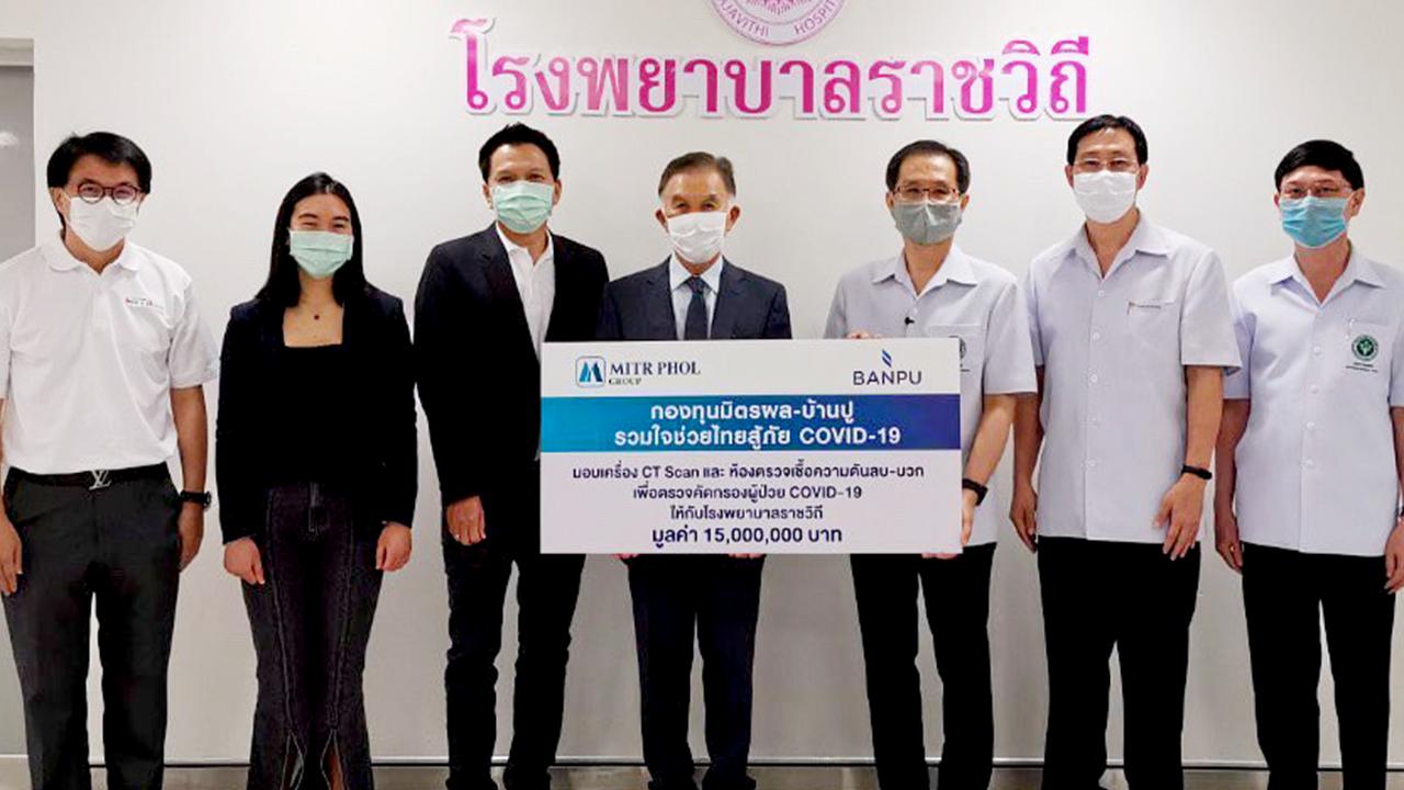 อุปกรณ์สำคัญ อิสระ ว่องกุศลกิจ มอบเครื่องเอกซเรย์คอมพิวเตอร์ CT-Scan และห้องตรวจเชื้อความดันลบ-บวก จำนวน 1 เครื่อง รวมมูลค่า 15 ล้านบาท ให้แก่ นพ.สมศักดิ์ อรรฆศิลป์ อธิบดีกรมการแพทย์ เพื่อประสิทธิภาพการตรวจคัดกรองผู้ป่วย COVID-19 ที่ รพ.ราชวิถี วันก่อน.