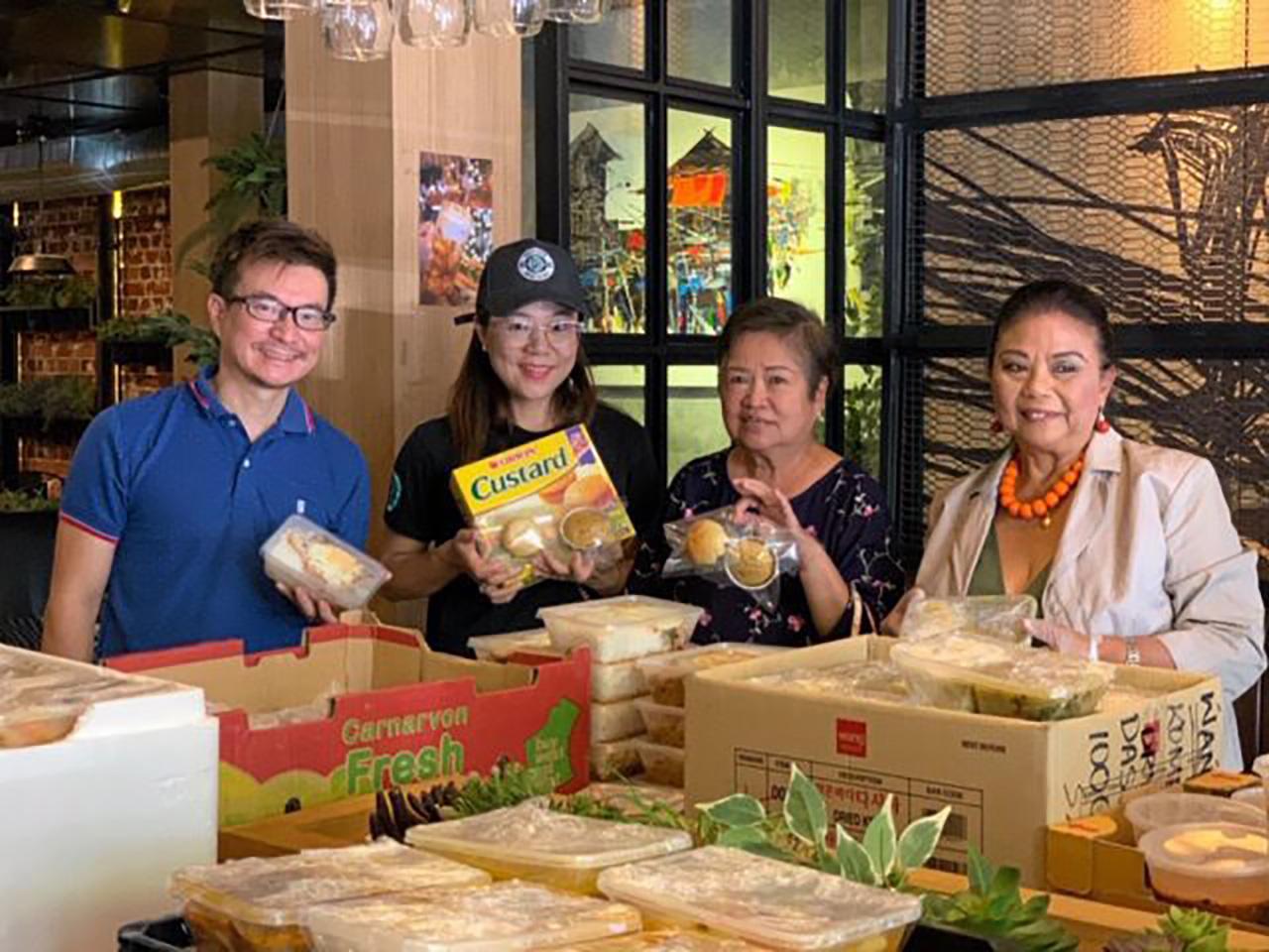 ร้านบางกอกบราเดอร์ เพิร์ท ร่วมกับสมาคมวัฒนธรรมไทยในเวสเทิร์น ออสเตรเลีย แจกอาหาร.