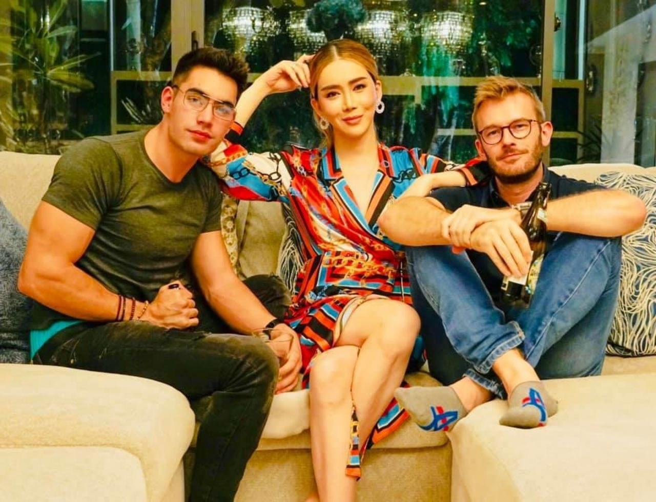 คลินท์ กับเฮีย หนุ่มตาน้ำข้าวจากอังกฤษ