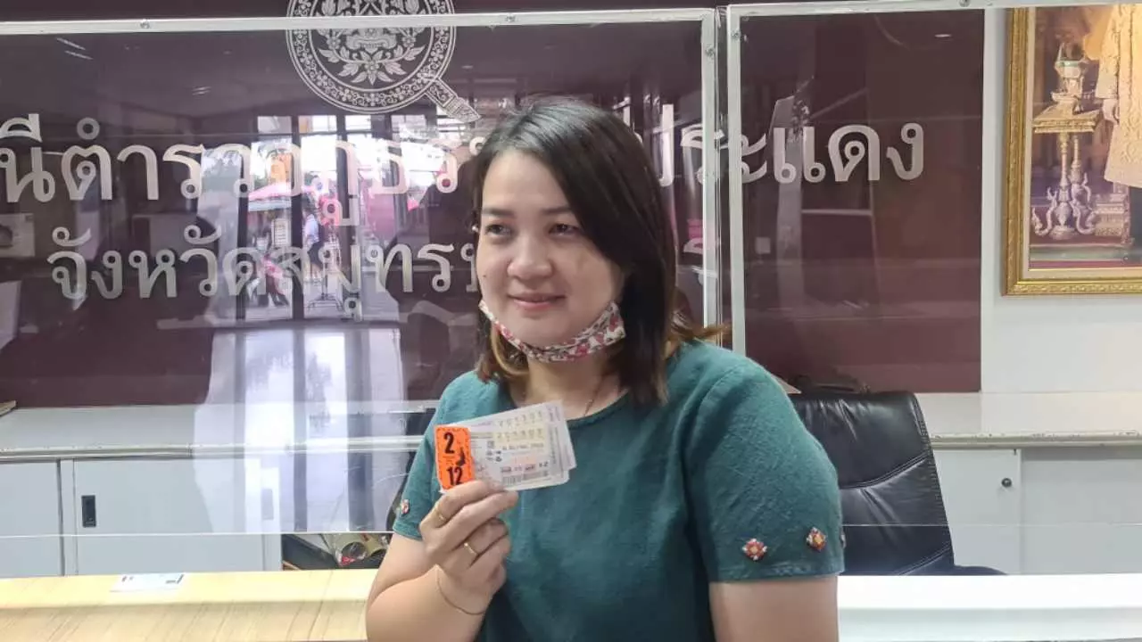 สาวสุดเฮง เก็บแบงก์ 20 คนทำตก เอาเลขไปซื้อลอตเตอรี่ ถูกจังๆ 12 ล้าน