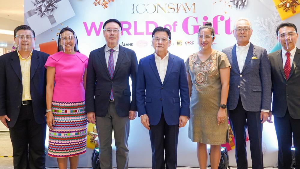 ไว้มอบให้ จุรินทร์ ลักษณวิศิษฏ์ รมว.พาณิชย์ เปิดงาน “ICONSIAM World of Gifts” เทศกาลของขวัญต้อนรับเทศกาลคริสต์มาสและปีใหม่ โดยมี สุพจน์ ชัยวัฒน์ศิริกุล, ปิยวรา ทีขะระ เนตรน้อย, คาซุโตะ ทานิคุฉิ และ ณัฏฐวรรณ ตันหยงมาศ มาร่วมงานด้วย ที่ไอคอนสยาม วันก่อน.