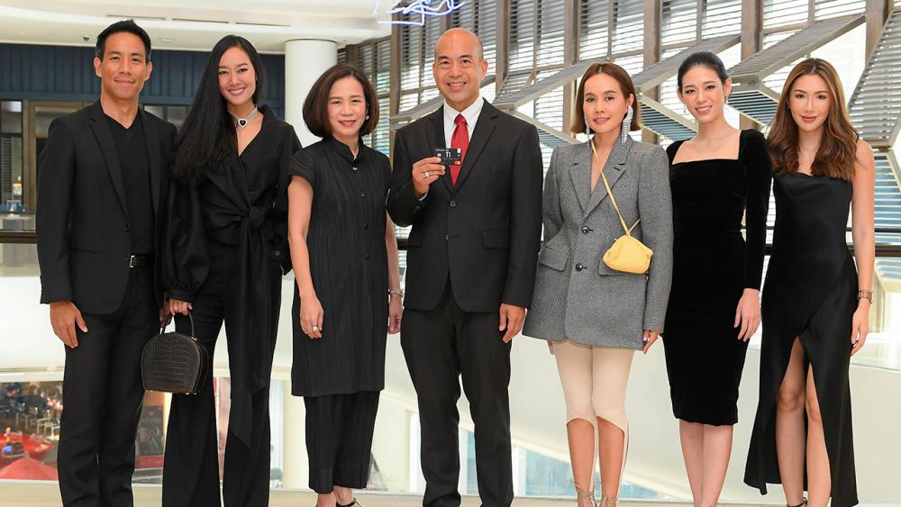 ใช้เพลิน - อธิศ รุจิรวัฒน์ จัดกิจกรรมสร้างสรรค์ประสบการณ์ให้ลูกค้าผู้ถือบัตรเครดิต เซ็นทรัล เดอะวัน เดอะแบล็ค ด้วยสิทธิประโยชน์สุดเอกซ์คลูซีฟ ทั้งช็อป กิน ท่องเที่ยว โดยมี นวดี โมกขะเวส และ พลอยพยัพ ศรีกาญจนา มาร่วมงานด้วย ที่เซ็นทรัล เอ็มบาสซี วันก่อน.