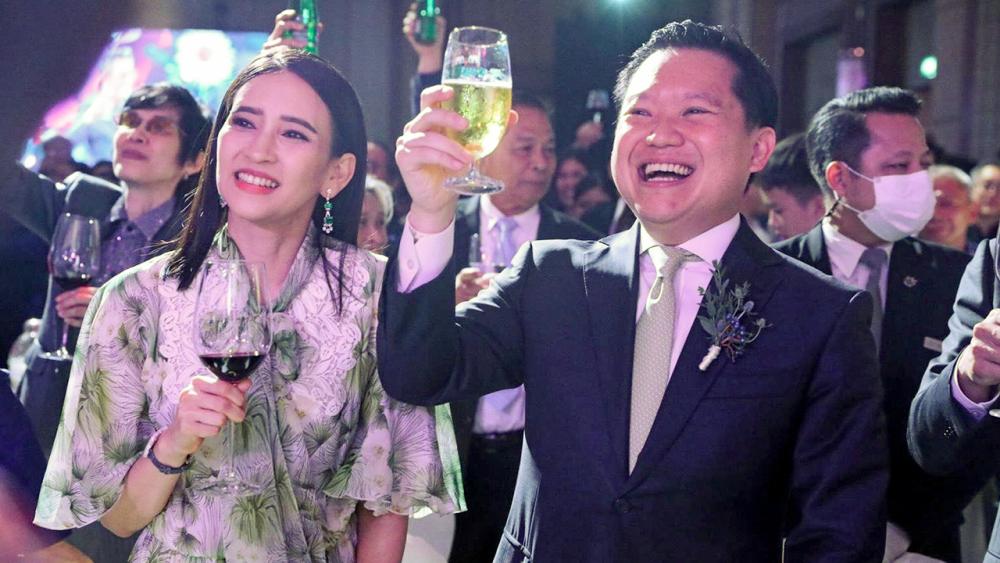 “ฐาปน & ปภัชญา สิริวัฒนภักดี”