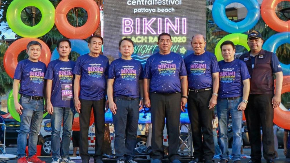 วิ่งเพิ่มพลัง - สนธยา คุณปลื้ม และ ดร.ณัฐกิตติ์ ตั้งพูลสินธนา เปิดงาน CENTRALFESTIVAL PATTAYA BEACH BIKINI BEACH RACE 2020 : Bikini Night Run เพื่อส่งเสริมสุขภาพ โดยมี รณกิจ เอกะสิงห์ และ ขจรเดช อภิชาติตรากุล มาร่วมงานด้วย ที่เซ็นทรัลเฟสติวัล พัทยา บีช วันก่อน.