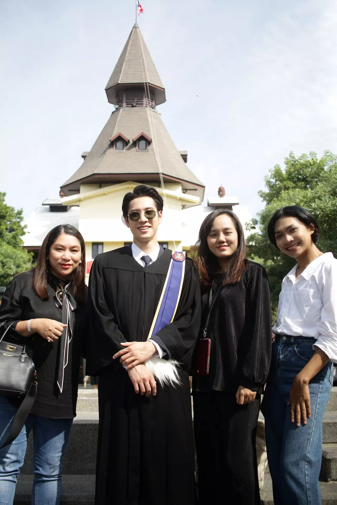 ไบร์ท เฮ จบ ป.ตรี พร้อมลุยงานละครเต็มที่