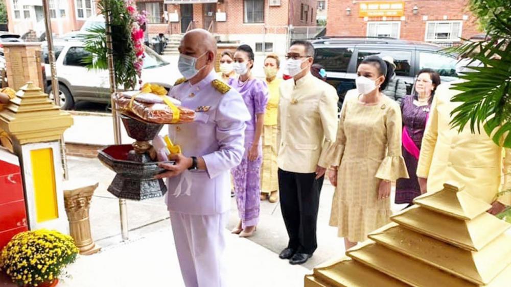 กฐินพระราชทาน ฟาบิโอ จินดา กสญ. ณ นครนิวยอร์ก สหรัฐฯ อัญเชิญผ้าพระกฐินพระราชทานถวาย ณ วัดพุทธไทยถาวรวนาราม ควีนส์ นิวยอร์ก โดยมี พญ.สมศรี รัตนประสาทพร และ บุษรา จันทร์สกุล เป็นประธานถวาย.