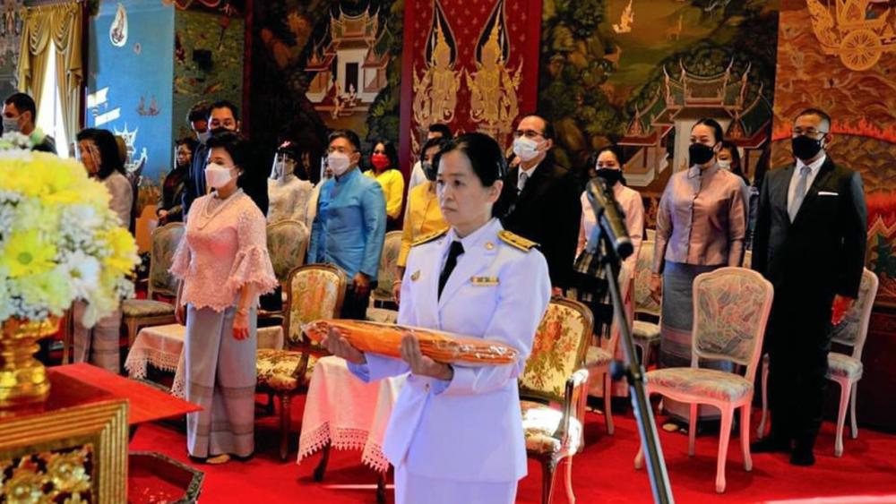 ถวายผ้าพระกฐิน สุนทรียา กาญจน อุปทูต ณ กรุงเบิร์น สวิตเซอร์แลนด์ เป็นประธานถวายผ้าพระกฐินพระราชทาน ณ วัดศรีนครินทรวราราม มี สุนันทา กังวาลกุลกิจ ออท.ผู้แทนถาวรไทยประจำองค์กรการค้าโลก ร่วมด้วย.