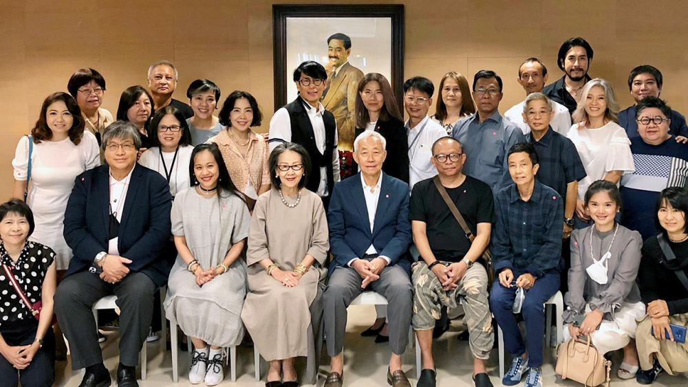 ครบรอบ - อรุยา พุทธินันทน์ และครอบครัว จัดงานทำบุญระลึกถึงการจากไปครบรอบ 24 ปีของ เต๋อ-เรวัติ พุทธินันทน์ โดยมี ไพบูลย์ ดำรงชัยธรรม ประธานกรรมการบริษัท จีเอ็มเอ็มแกรมมี่ จำกัด (มหาชน), เบิร์ด-ธงไชย, ตู่-นันทิดา ฯลฯ ร่วมงาน ณ อาคารจีเอ็มเอ็ม แกรมมี่ เพลส วันก่อน.