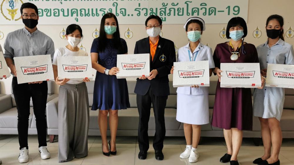 ให้สังคม - ดร.อุษณีย์ มหากิจศิริ ลีโอณีโอ จัดกิจกรรมตอบแทนสังคมด้วยการมอบเงินบริจาค 20,000 บาท ให้แก่ นพ.อดิศัย ภัตตาตั้ง เพื่อนำไปสมทบทุนจัดซื้ออุปกรณ์ทางการแพทย์ พร้อมมอบโดนัทคริสปี้ ครีม และผลิตภัณฑ์ในเครือ ที่สถาบันสุขภาพเด็กแห่งชาติมหาราชินี วันก่อน.