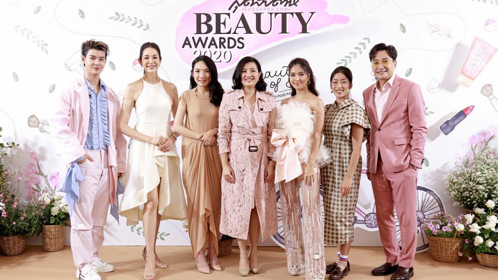มีคุณภาพ - มนทิรา ภูปากน้ำ จัดงานมอบรางวัล “สุดสัปดาห์ Beauty Awards 2020” ให้แก่แบรนด์ความงาม โดยมี ณิชารีย์ หวานชะเอม, ปิยะมาลา นรินทร์สรศักดิ์, นพจิรา ฤกษ์ขจรนามกุล และ คาร่า พลสิทธิ์ มาร่วมงานด้วย ที่ The Botanical House Bangkok วันก่อน.