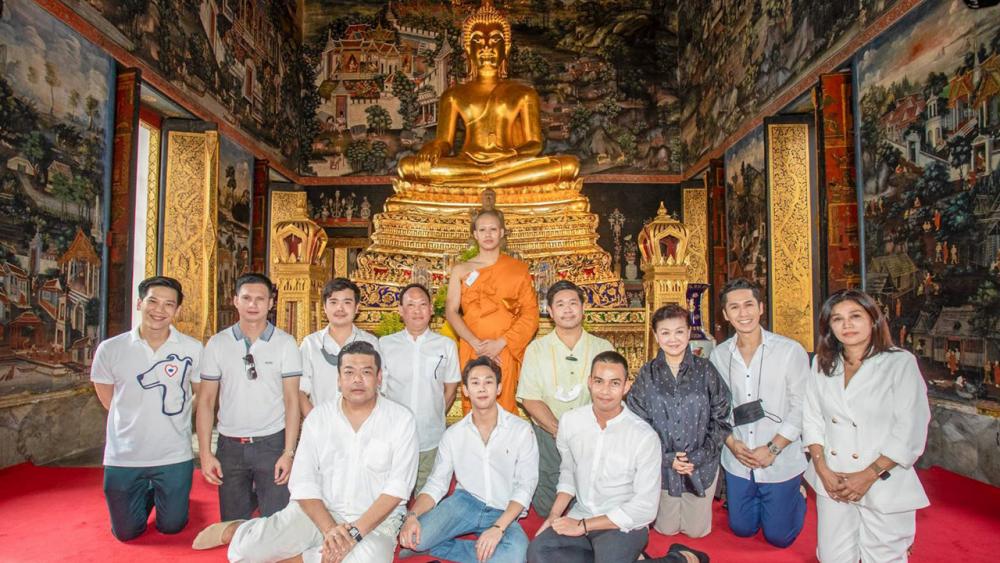 ทดแทนพระคุณ ปอ อรรณพ ทองบริสุทธิ์ นักร้อง-นักแสดงหนุ่ม เข้าสู่พิธีอุปสมบทเพื่อบวชทดแทนพระคุณพ่อแม่ โดยมี ต้น ลาวัลย์ กันชาติ บิ๊กบอสเจเอสแอล พร้อมทั้งพี่ๆน้องๆวงการบันเทิงมาร่วมอนุโมทนา ที่วัดบวรนิเวศวรวิหาร เมื่อวันก่อน.