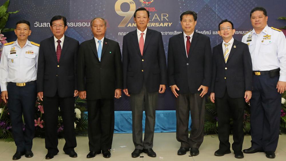 เก้าปีแล้ว - พล.อ.สุกิจ ขมะสุนทร ประธาน กสทช. จัดงานวันสถาปนาครบรอบ “9 ปี กสทช.” โดยมี พล.ท.ดร.พีระพงษ์ มานะกิจ, พล.อ.ท.ธนพันธุ์ หร่ายเจริญ, ประเสริฐ ศีลพิพัฒน์, ธวัชชัย จิตรภาษนันท์ และ ไตรรัตน์ วิริยะศิริกุล มาร่วมงานด้วย ที่สำนักงาน กสทช. วันก่อน.