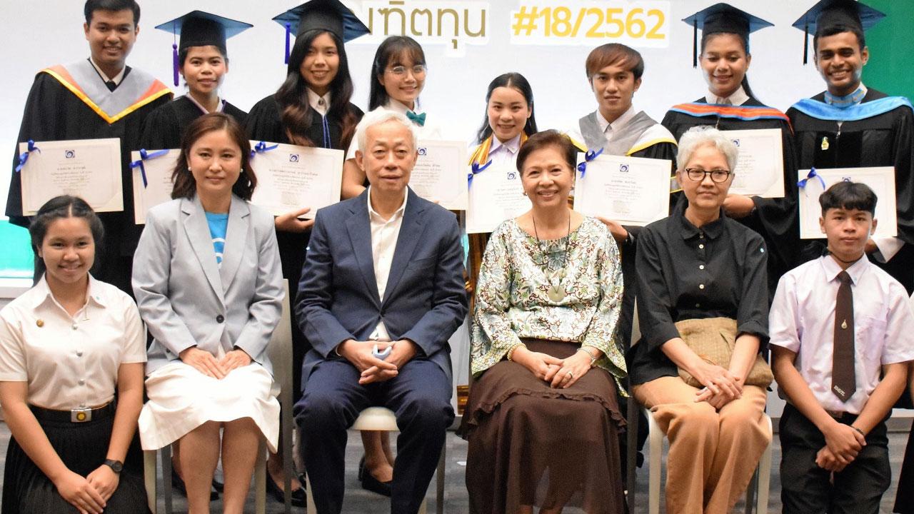 ด้วยความปลื้ม - ไพบูลย์ ดำรงชัยธรรม จัดพิธีทำบุญในโอกาสครบ 22 ปี มูลนิธิดำรงชัยธรรม พร้อมมอบเกียรติบัตรแสดงความยินดีแก่บัณฑิตทุน ปี 2563 โดยมี ทอรุ้ง จรุงกิจอนันต์, จิราภรณ์ วิญญรัตน์ และ ประภาวดี ธานีรณานนท์ มาร่วมงานด้วย ที่จีเอ็มเอ็ม แกรมมี่ เพลส วันก่อน.