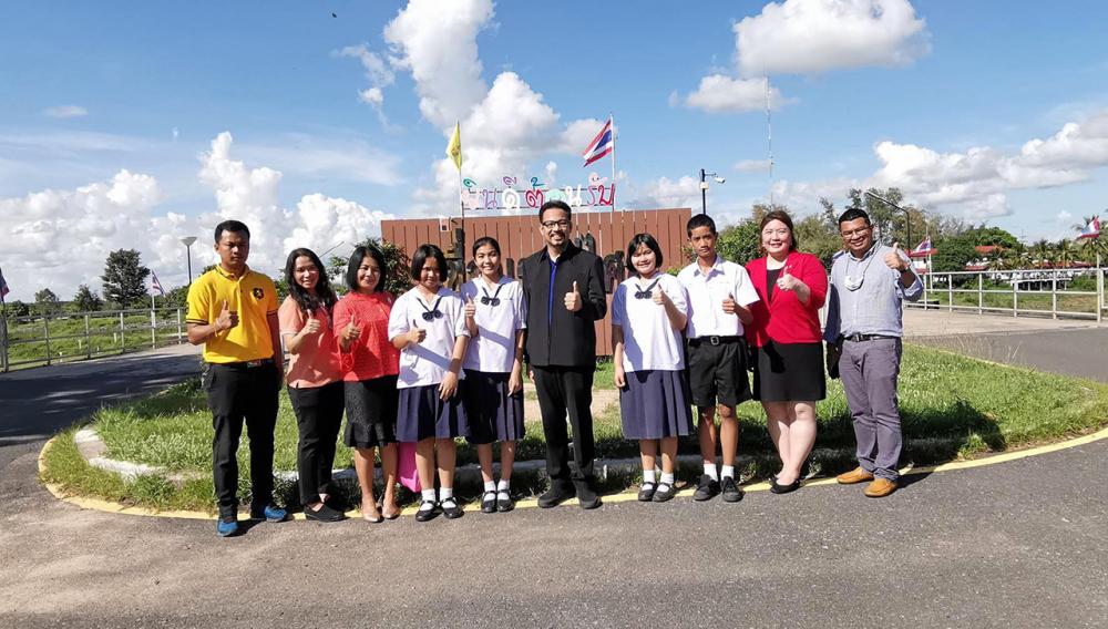 ดร.วรวรงค์ รักเรืองเดช ผช.ผอ.สสวท. ลงพื้นที่ ร.ร.ราษีไศล อ.ราษีไศล จ.ศรีสะเกษ เพื่อตรวจเยี่ยม ติดตามผลการดำเนินงานโครงการจัดการเรียนรู้แบบบูรณาการ.