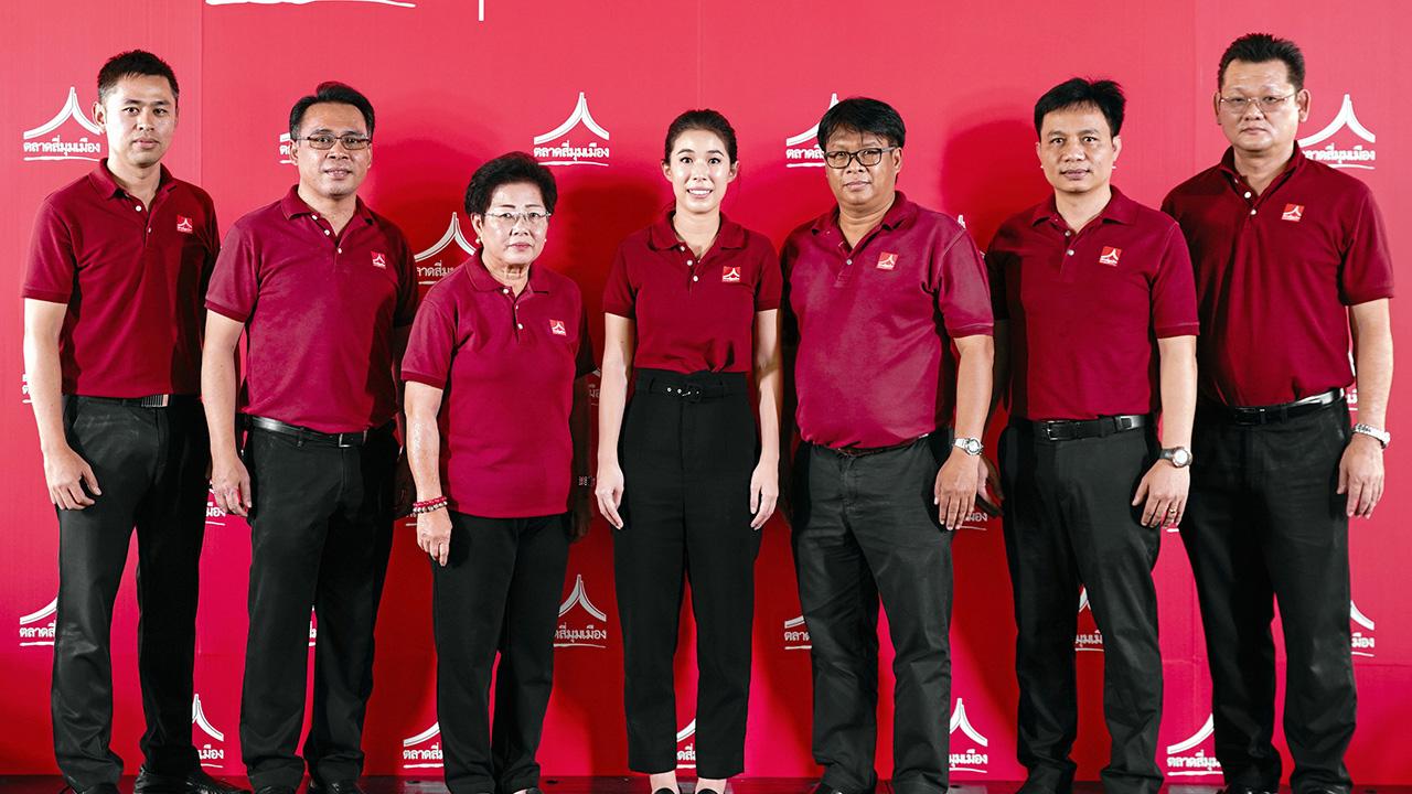 เปิดปลายปี - ปณาลี ภัทรประสิทธิ์ จัดงานเปิดตัว “โครงการตลาดสี่มุมเมืองยุคใหม่” ศูนย์กลางค้าส่งผักผลไม้ บริการตลอด 24 ชั่วโมง ปลายปีนี้ โดยมี ทรงกลด พุฒิกมลกุล และ มาลินี พิชญาพงศ์ และ ธนกร วิชัยวงษ์ มาร่วมงานด้วย ที่ตลาดสี่มุมเมือง จ.ปทุมธานี วันก่อน.