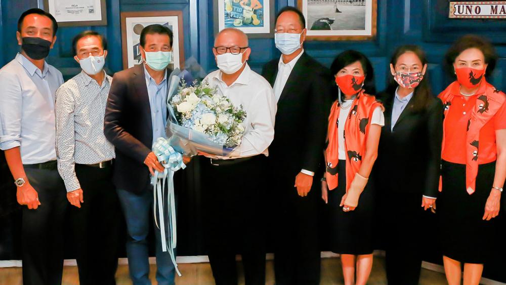 พวกเราปลื้ม ณัฐดนัย อินทรสุขศรี จัดงานเลี้ยงแสดงความยินดีแก่ สุพัฒนพงษ์ พันธ์มีเชาว์ รองนายกรัฐมนตรีและ รมว.พลังงาน โดยมี ดร.พสุ โลหารชุน, สุพัตรา จิราธิวัฒน์ และ ดร.อัจฉรีย์ งามพร้อมสกุล มาร่วมงานด้วย ที่โรงแรมเซ็นทาราแกรนด์ เซ็นทรัลเวิลด์ วันก่อน.