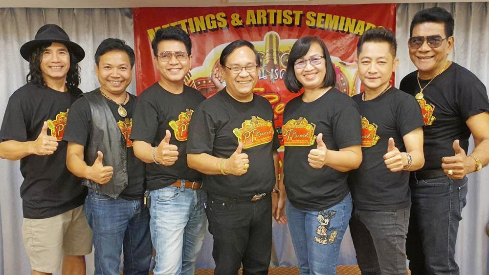 พร้อมลุย ดร.เอนก พันธุรัตน์ กรรมการบริหารค่าย “พันธุรัตน์ เรคคอร์ด” เป็นประธานจัดงาน “MEETING &ARTIST SEMINARS” พร้อมทั้งเปิดตัวศิลปินเตรียมออกทัวร์คอนเสิร์ต ที่สาธารณรัฐประชาธิปไตยประชาชนลาว นำโดย ดำรง วงศ์ทอง, ปีเตอร์ โฟดิฟาย ฯลฯ ณ โรงแรมแกรนด์ จอมเทียน พาเลซ พัทยา วันก่อน.