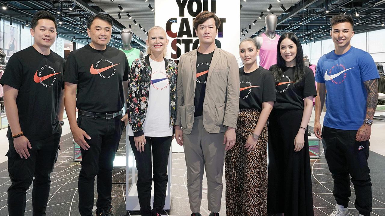 รุ่นเด็ด แคโรไลน์ เมอร์ฟีย์ และ โจเซฟ เตียว จัดงานเปิด “NIKE ICON” แฟล็กชิปสโตร์ พร้อมแนะนำรองเท้ารุ่นพิเศษ JORDAN Limited Edition โดยมี ไพรัช วิเศษศิริลักษณ์, พัชรา ตนันวิจิตร, กฤชพล ยูคิงฮิง และ ชาริล ชัปปุยส์ มาร่วมงานด้วย ที่ไอคอนสยาม วันก่อน.