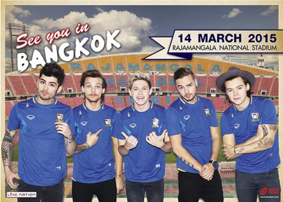 One Direction ศิลปินบอยแบนด์สุดฮอตจากอังกฤษ ก็เคยใส่เสื้อบอลทีมชาติไทย โปรโมตการทัวร์คอนเสิร์ตที่กรุงเทพฯ เมื่อวันที่ 14 มีนาคม ปี 2015