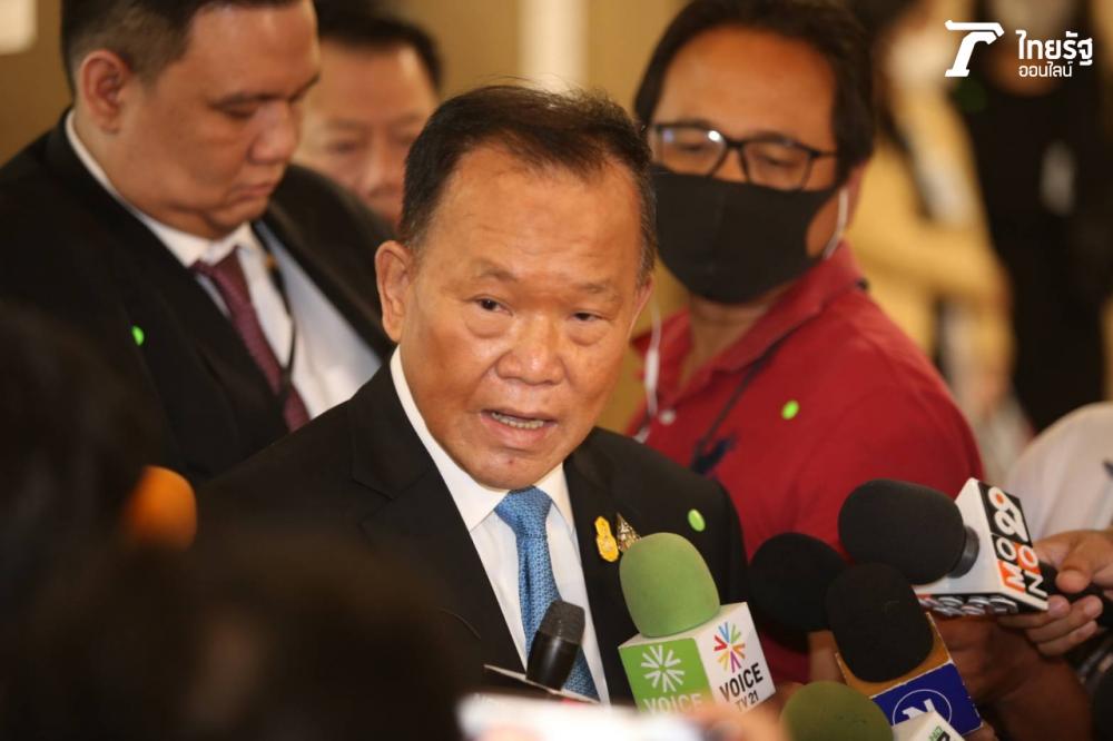 นายสันติ พร้อมพัฒน์ รัฐมนตรีช่วยว่าการกระทรวงการคลัง