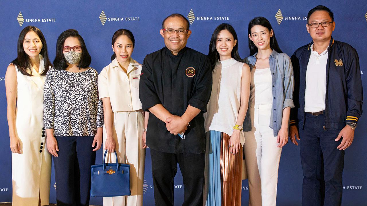 ขนมอร่อย ณัฐวุฒิ มัธยมจันทร์ และ ศิริธร ธำรงนาวาสวัสดิ์ จัดเวิร์กช็อป “จากขนมไหว้พระจันทร์ สู่ของกำนัลสุดพิเศษ” โดยมี คุณหญิงอลิศรา สนิทวงศ์ ณ อยุธยา, อภินรา ศรีกาญจนา และ ธนรักษ์ ชูโต มาร่วมกิจกรรมด้วย ที่ร้านเชฟป้อม ไชนีส คูซีน บายต๊อด วันก่อน.