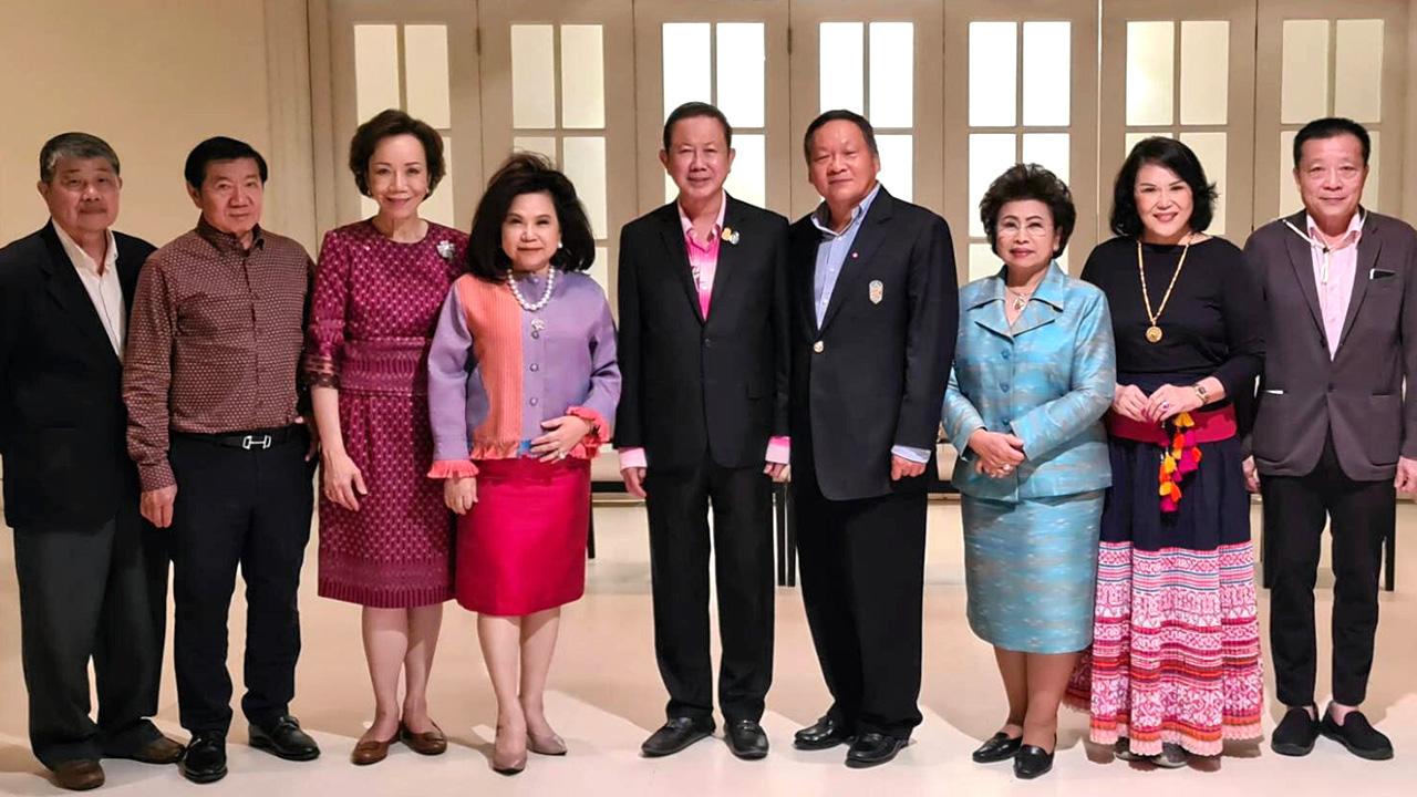 มีสุขได้จ้ะ สนั่น อังอุบลกุล และ ดร.นุชนาถ วสุรัตน์ จัดสัมมนาให้นักศึกษา สวปอ.มส.4 กลุ่มคชสาร ในหัวข้อ “อยู่อย่างไรให้มีความสุขในช่วงโควิด-19” โดยมี ดร.ฉวีรัตน์ เกษตรสุนทร, วิบูลย์ เพิ่มอารยวงศ์ และ สมโภช-สุนันทา สมบุญธรรม มาร่วมสัมมนาด้วย ที่รร.ไฮแอท เอราวัณ วันก่อน.