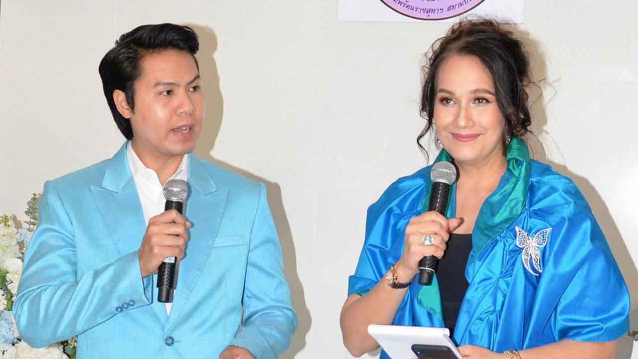 ชินดนัย มีชัย และรมิดา รัสเซลล์ มณีเสถียร พิธีกรในงาน.