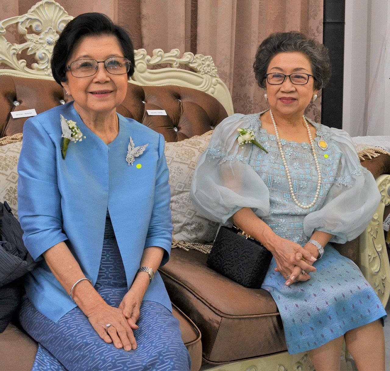 ผู้ใหญ่ใจบุญ วรรณา โฆวินทะ ตัณฑเกษม และสายพิณ พหลโยธิน.