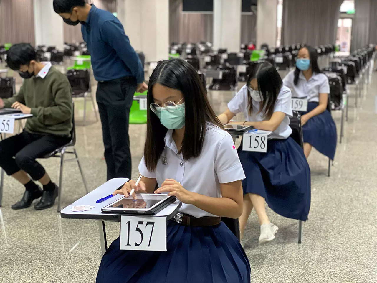 ชีวิตวิถีใหม่...คณะแพทยศาสตร์จุฬา นำ iPad สอบออนไลน์ 100%