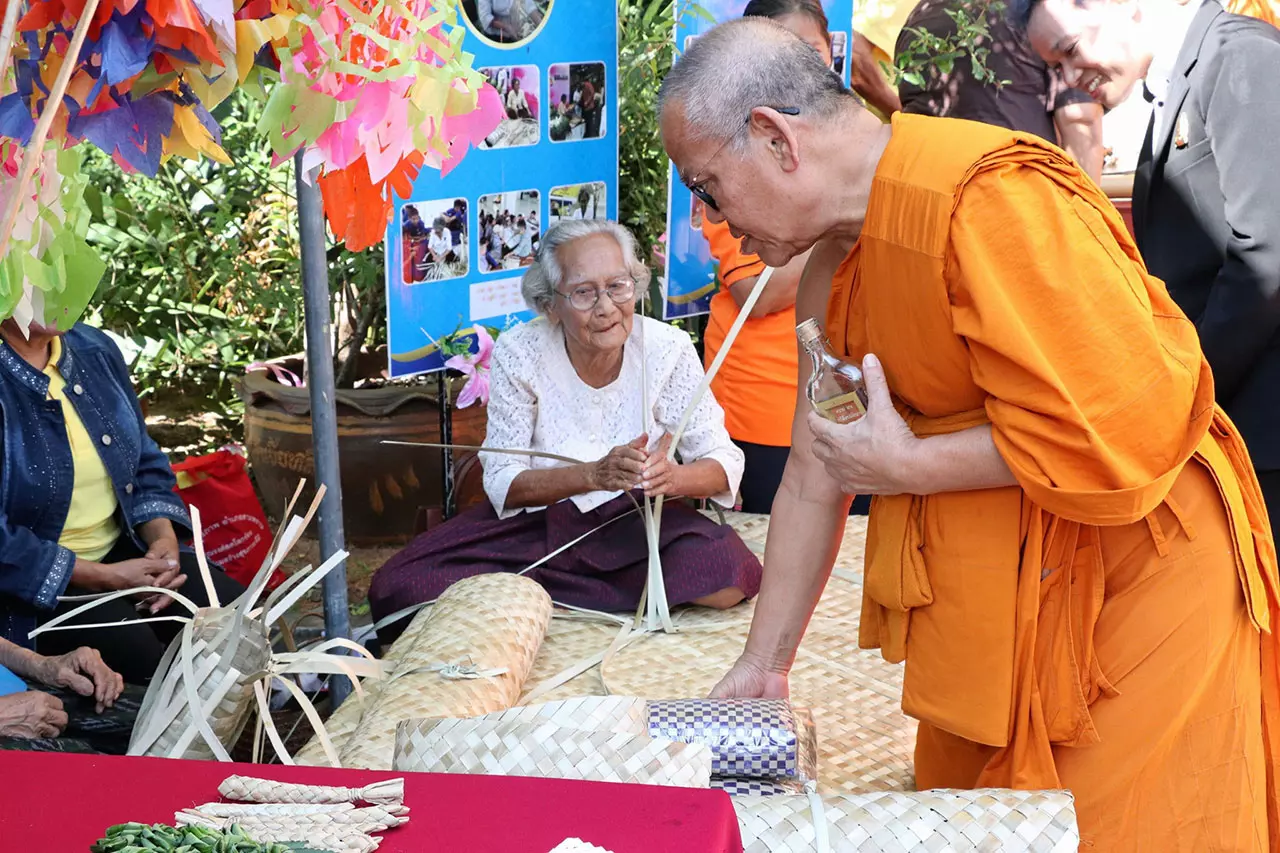 วิทยาลัยสงฆ์เพื่อท้องถิ่น "มจร วัดไร่ขิง" ให้โอกาสทางการศึกษาเด็กยากจน-ผู้สูงอายุ
