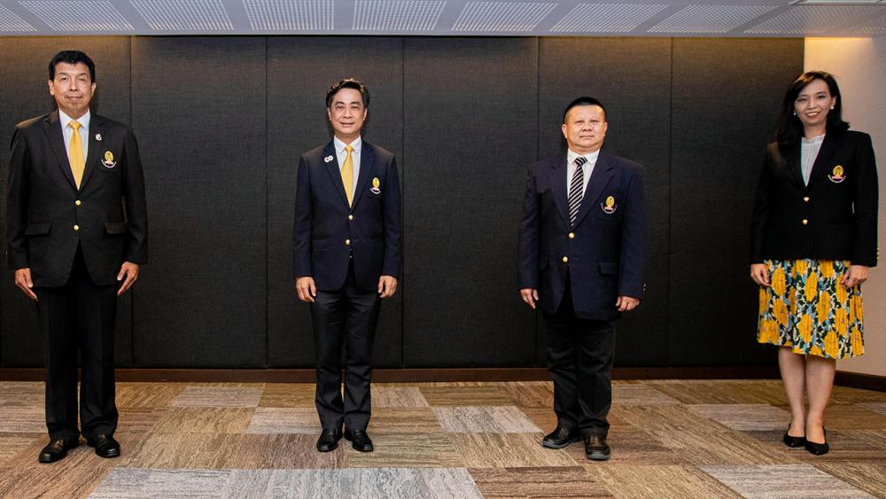 ใช้เฟซบุ๊ก - ศ.นพ.สุทธิพงศ์ วัชรสินธุ และ ศ.พญ.นิจศรี ชาญณรงค์ แถลงข่าวผ่าน Facebook Live การจัดงานประชุมวิชาการ QS Subject Focus Summit-Medicine 2020 ร่วมกับองค์กรมหาวิทยาลัยระดับโลก ด้วยระบบ MEETYOO ที่คณะแพทยศาสตร์ จุฬาลงกรณ์มหาวิทยาลัย วันก่อน.