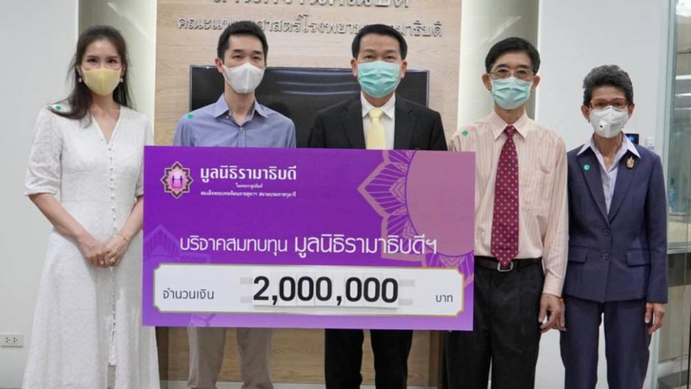 ซื้อเครื่องมือ - นพ.วิทู จันทร์วิเมลือง บริจาคเงินจำนวน 2,000,000 บาท ให้แก่ ศ.นพ.ปิยะมิตร ศรีธรา คณบดีคณะแพทยศาสตร์ โรงพยาบาลรามาธิบดี เพื่อสมทบทุนมูลนิธิรามาธิบดี เพื่อจัดซื้อเครื่องมือแพทย์ สถาบันโครงการการแพทย์จักรีนฤบดินทร์ ที่สำนักงานคณบดี รพ.รามาธิบดี วันก่อน.