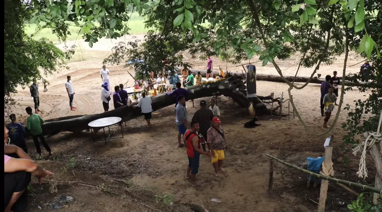 อายุตะเคียน "แม่ขันทอง" ให้โชครวยทั้งตำบล ชาวบ้านลงขันขุดขึ้นจากน้ำ