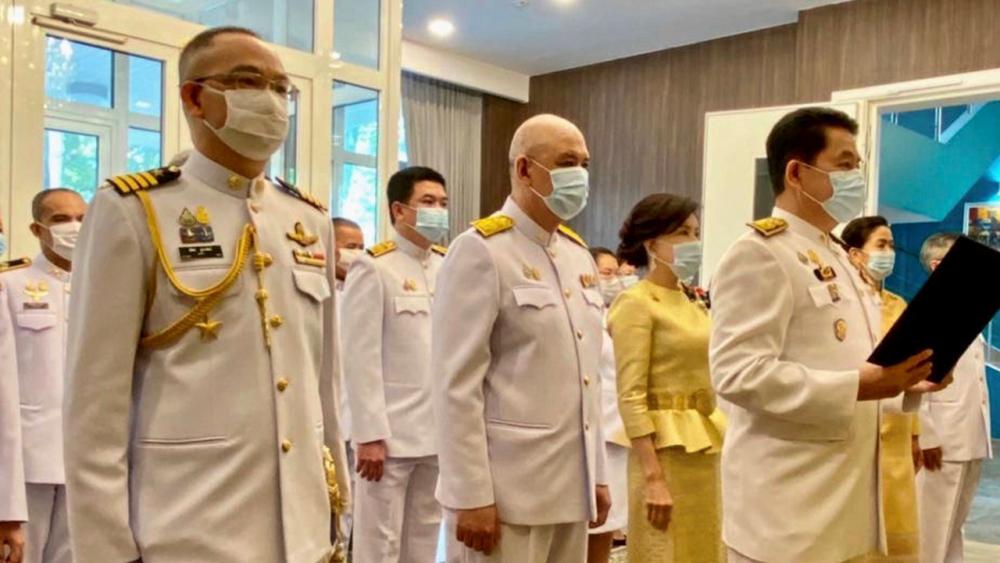 น้อมใจภักดิ์ ธนาธิป อุปัติศฤงค์ ออท.ณ กรุงมอสโก ประเทศรัสเซีย เป็นประธานนำข้าราชการและทีมประเทศไทย ร่วมพิธีถวายพระพรชัยมงคล พระบาทสมเด็จพระเจ้าอยู่หัว เนื่องในวันเฉลิมพระชนมพรรษา ที่สถานทูต.