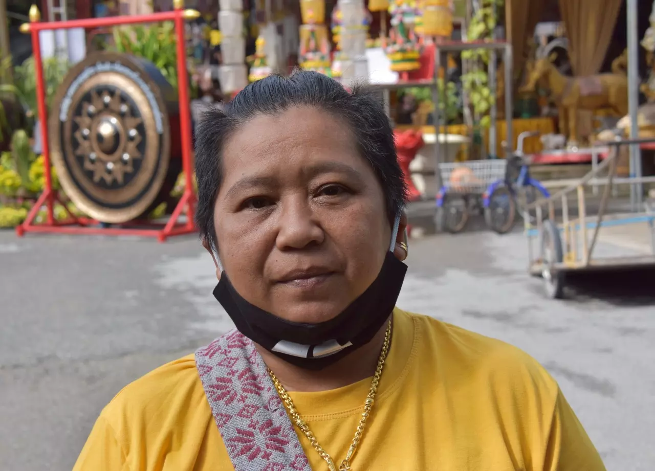 สาวเผย "เลขเด็ด" หลังดวงเฮงถูกหวยกว่า 50 ใบ ถวายฆ้องยักษ์แก้บน "ปู่ศรีสุทโธ"