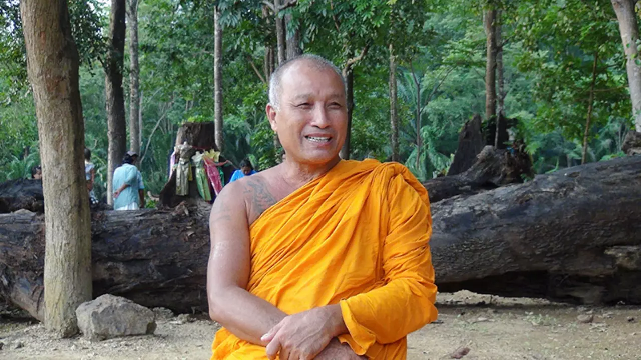 ตะเคียนยักษ์ 10 ต้น โผล่ที่พนัสนิคม คอหวยไม่รอช้า ขอเลขเด็ดลุ้นโชค 1/8/63