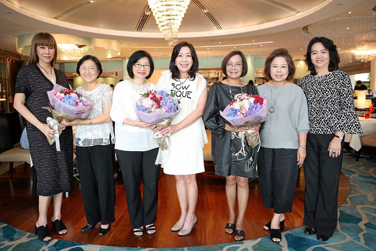 ปลื้มมาก ธนวรรณ ศรีสุริยาพัฒน์กุล และ รศ.ดร.ใยอนงค์ ทิมสุวรรณ จัดงานเลี้ยงแสดงความยินดีให้แก่ ดวงใจ อัศวจินตจิตร์ เลขา BOI และ สุทธิลักษณ์ ระวิวรรณ รองปลัดกระทรวงทรัพยากรธรรมชาติ โดยมี รัจนา เนตรแสงทิพย์ มาร่วมงานด้วย ที่โรงแรมแมนดาริน โอเรียนเต็ล วันก่อน.