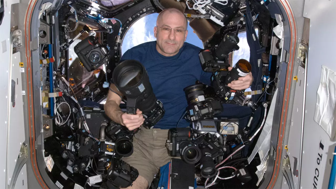 NASA สั่งซื้อกล้อง NIKON D5 53 ตัว เพื่อใช้ในภารกิจสำรวจอวกาศ !