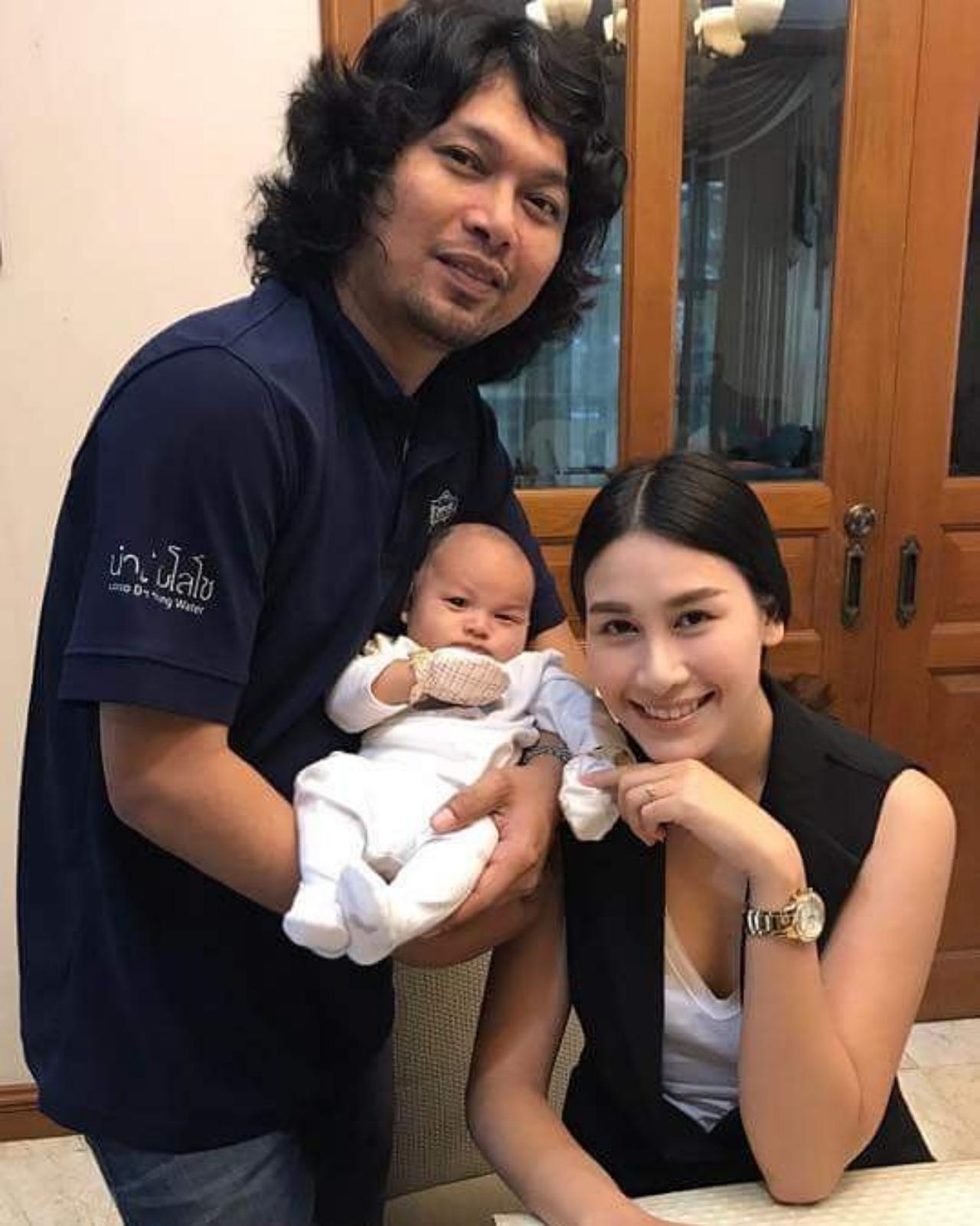 เสก โลโซ กับแซนวิช ปภาดา และน้องลีออง ลูกชาย