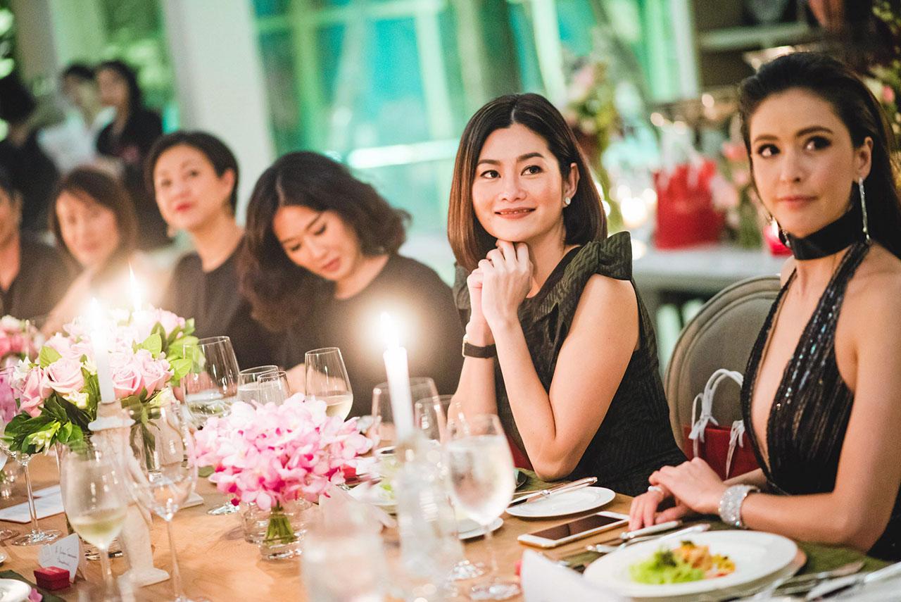 สู่ขวัญ บูลกุล และศรีริต้า เจนเซ่น ร่วมดินเนอร์หรู.
