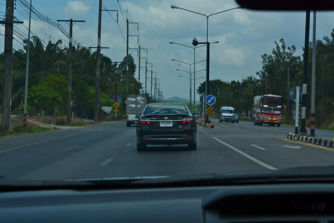 'กลับรถ' หรือ 'ยูเทิร์น' ยังไงไม่ให้เกิดอันตราย