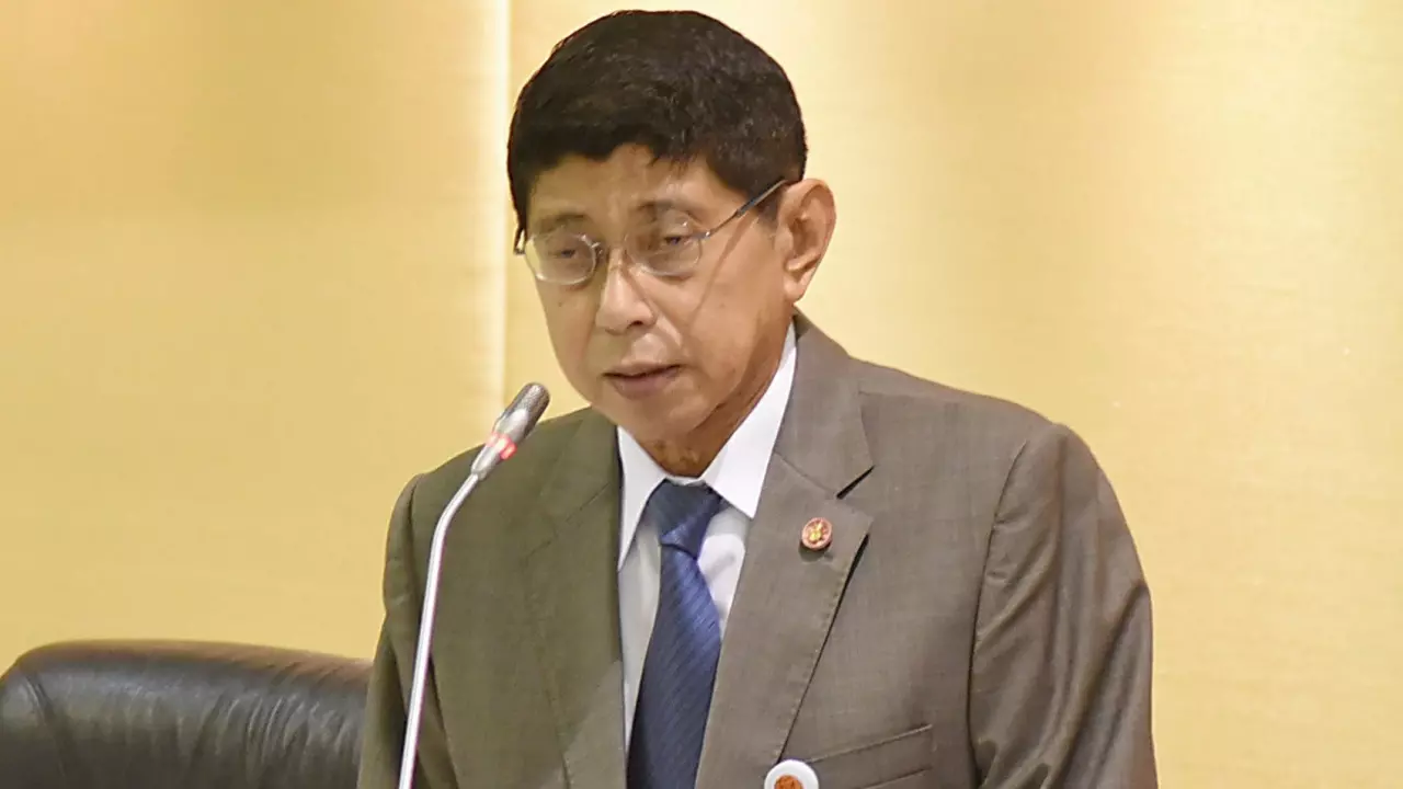 ยึดเงิน 'ยิ่งลักษณ์' วิษณุอ้าง คําสั่งปกครอง!
