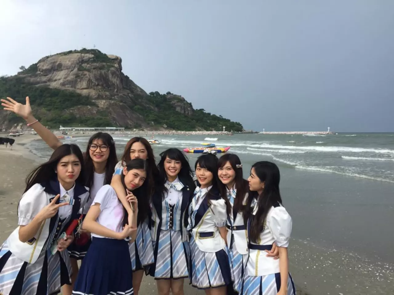 เหนือบรรยาย! ประมูลรูป เฌอปราง BNK48 ใบละ 7.7 หมื่น รวมทำบุญกว่า 2 แสน