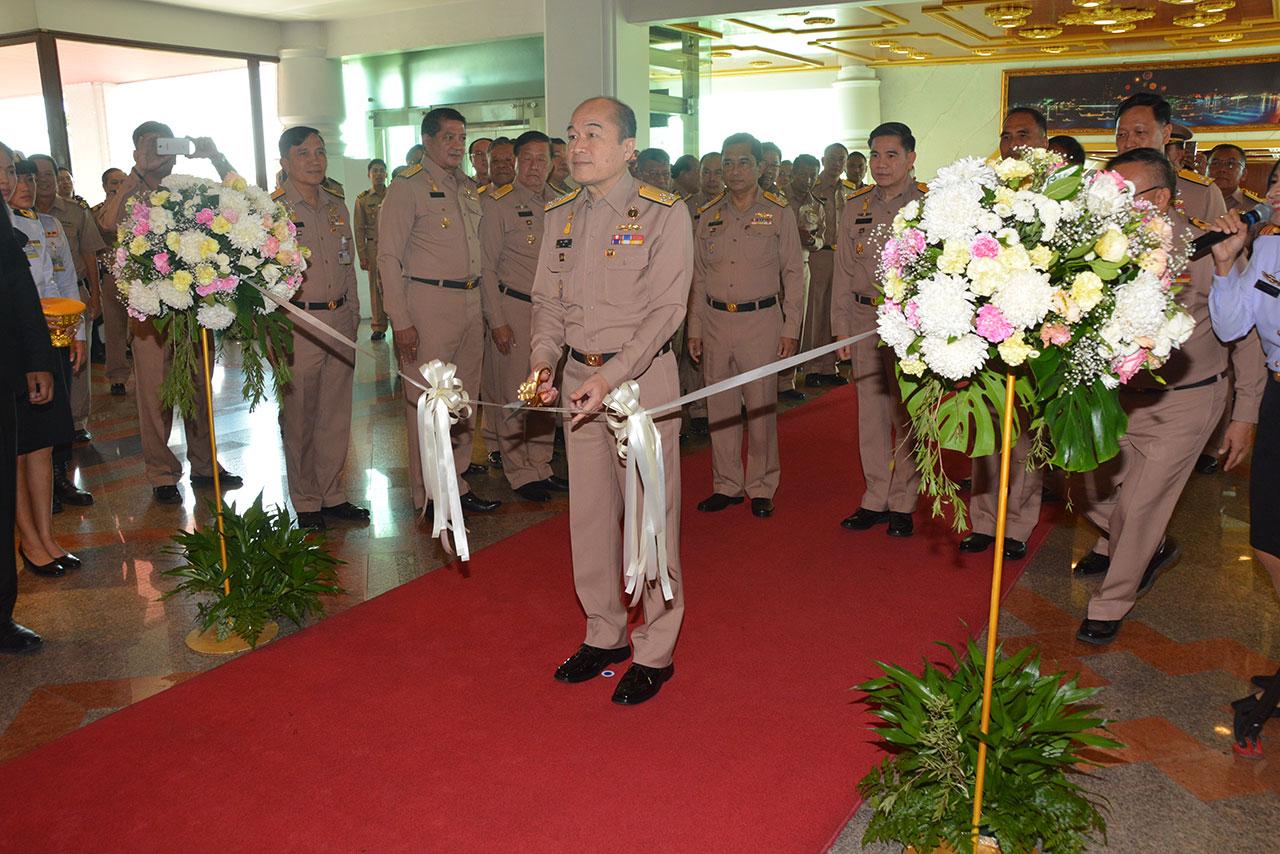 เปิดงาน