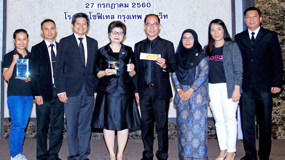 ช่วยพัฒนา สาลินี วังตาล ผู้อำนวยการ สสว. แถลงผลสำเร็จ “โครงการพัฒนาผู้ประกอบการใหม่” (Start Up) ประจำปี 2559 โดยมี ดร.ชวชาต สุคนธปฏิภาค, รศ.ดร.สมฤกษ์ จันทรอัมพร และ ผศ.ดร.ชวลิต ถิ่นวงศ์พิทักษ์ มาร่วมแถลงด้วย ที่ห้องบอลรูม โรงแรมโซฟิเทล สุขุมวิท วันก่อน.