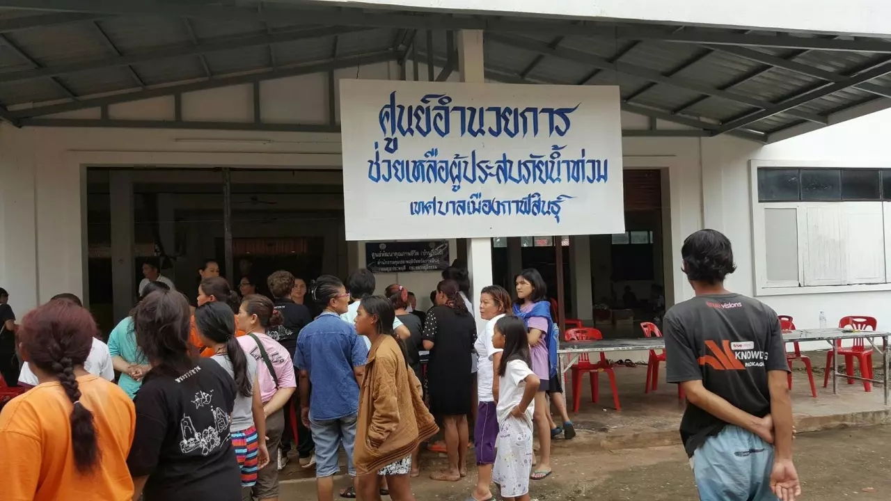 รุนแรงหนักรอบ 40 ปี ตัวเมืองกาฬสินธุ์ จมบาดาล ถนนสายหลักอัมพาต