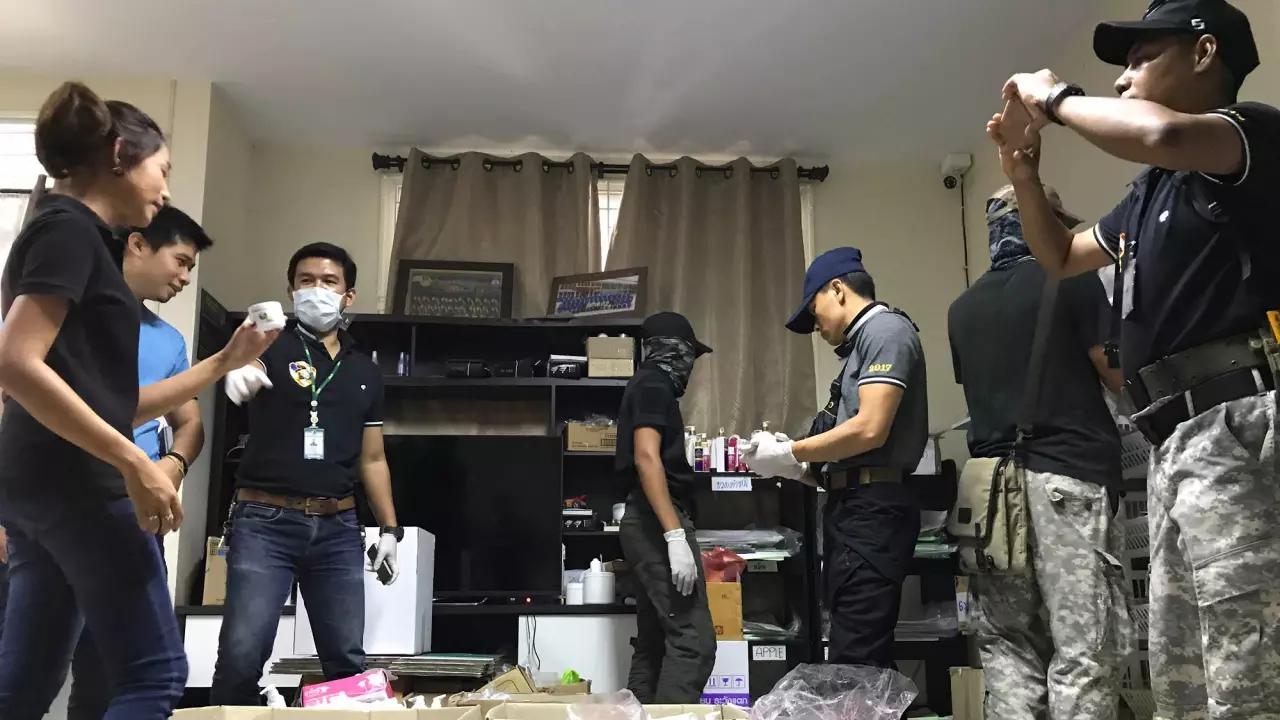 อวสานครีมตลาดนัด บุกโรงงานเถื่อนผลิตเครื่องประทินผิว กวนเองเป็นกะละมัง
